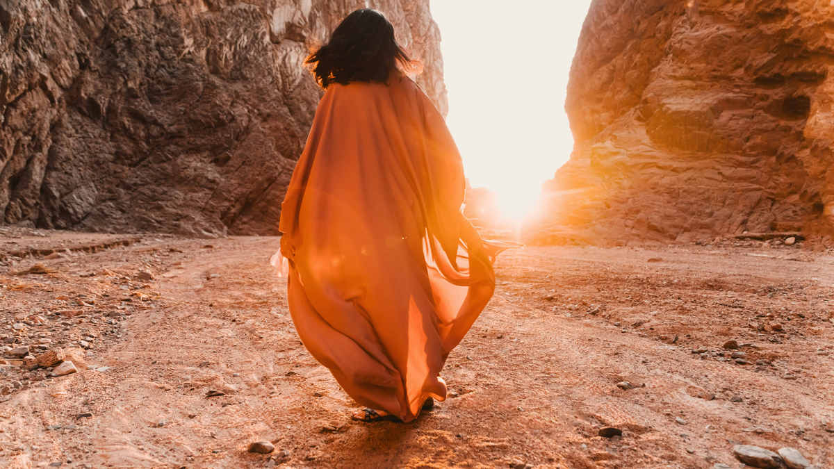 Chasing the Sunrise: The Magic of Early Morning Desert Walks Post feature image