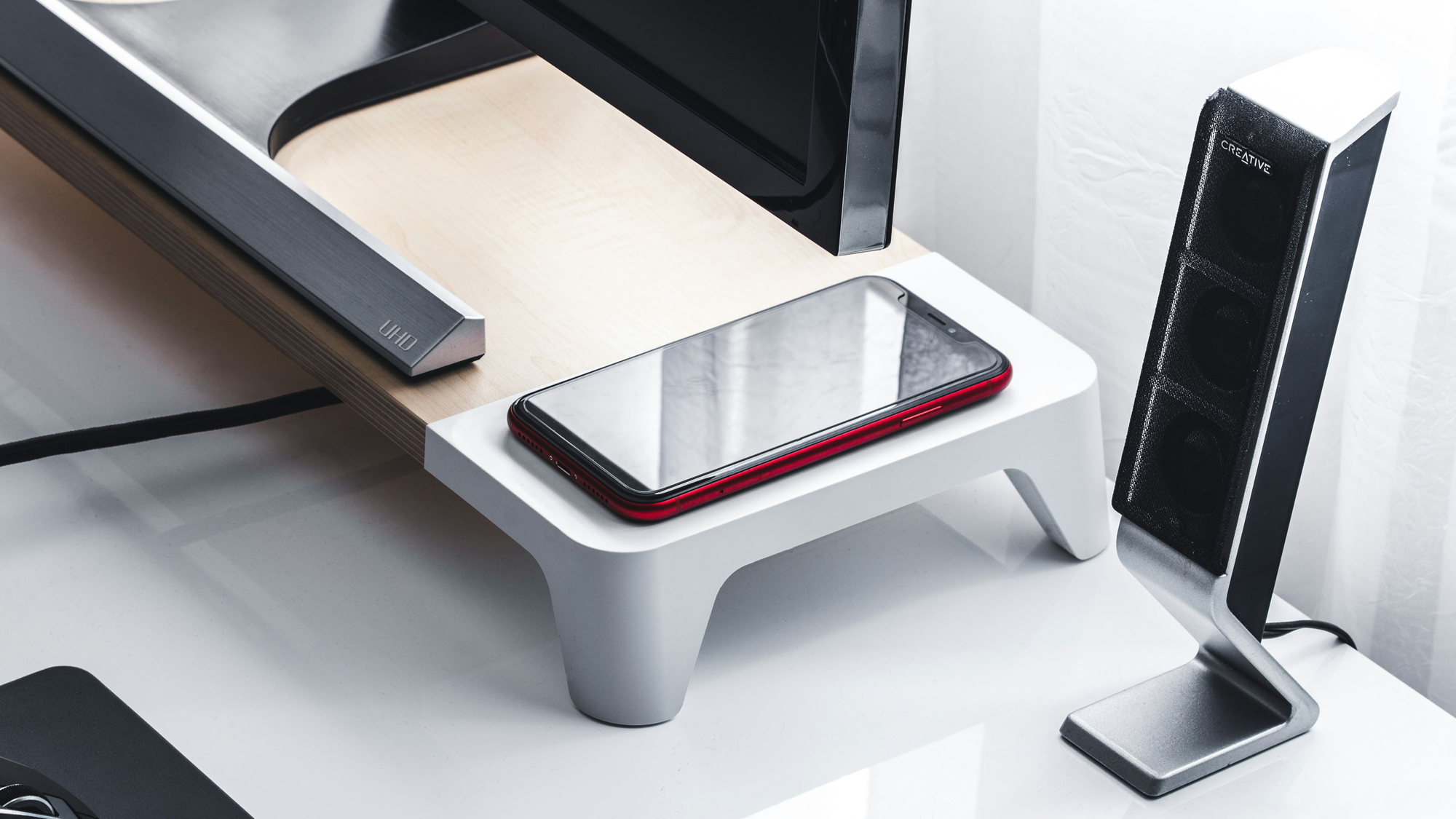 Ditch the Cables: Wireless Charging for a Tidy Desk Post image